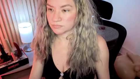 Marian Love  online show from November 2025 10:58:02 AM