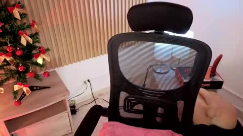 Marian Love  online show from January 2026 05:27:02 PM