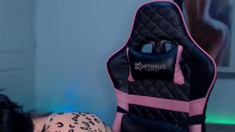 Snapshot of marianne__ chatting on December 2024 01:18:01 AM M A R I A N E online show from December 2024 01:18:01 AM