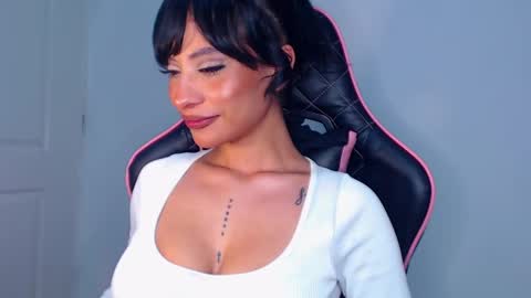 Snapshot of marianne__ chatting on January 2025 06:07:02 AM M A R I A N E online show from January 2025 06:07:02 AM