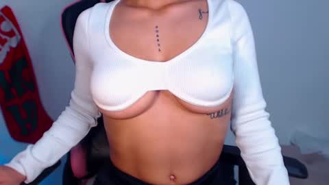 Snapshot of marianne__ chatting on January 2025 09:11:01 AM M A R I A N E online show from January 2025 09:11:01 AM