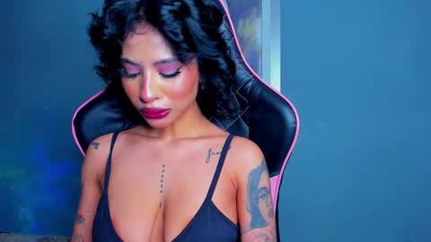 Snapshot of marianne__ chatting on January 2025 04:10:02 AM M A R I A N E online show from January 2025 04:10:02 AM