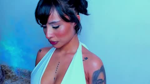 Snapshot of marianne__ chatting on January 2025 06:01:02 AM M A R I A N E online show from January 2025 06:01:02 AM