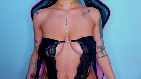 Snapshot of marianne__ chatting on January 2025 05:54:02 AM M A R I A N E online show from January 2025 05:54:02 AM