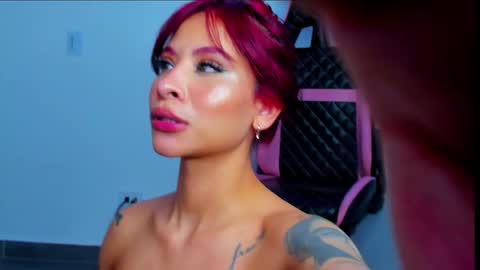 Snapshot of marianne__ chatting on March 2025 09:13:01 AM M A R I A N E online show from March 2025 09:13:01 AM