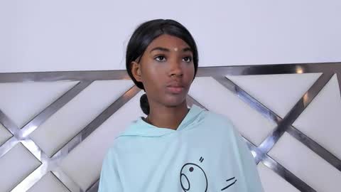 marianrosse online show from November 2025 05:37:01 PM