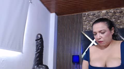 marie_hss online show from December 2025 05:30:01 PM