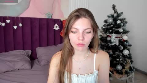 Snapshot of marie_reyes_ chatting on December 2024 07:52:02 AM Mary 3 online show from December 2024 07:52:02 AM