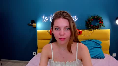 Snapshot of marie_reyes_ chatting on December 2024 07:48:01 AM Mary 3 online show from December 2024 07:48:01 AM