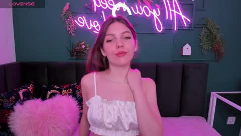 Snapshot of marie_reyes_ chatting on January 2025 01:42:02 AM Mary 3 online show from January 2025 01:42:02 AM