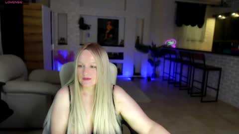 Snapshot of mariemlui chatting on June 2026 01:26:01 PM mariemlui online show from June 2026 01:26:01 PM