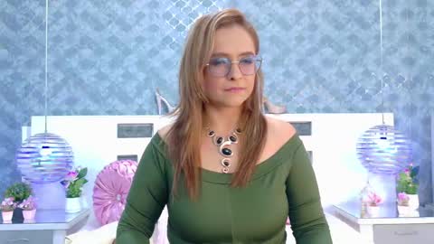 Marilyn Vega online show from September 2025 08:31:02 PM