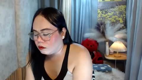 Snapshot of mariposa_911 chatting on June 2026 06:02:01 PM LEAH online show from June 2026 06:02:01 PM