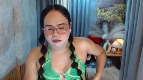 Snapshot of mariposa_911 chatting on June 2026 04:42:01 PM LEAH online show from June 2026 04:42:01 PM