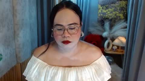 Snapshot of mariposa_911 chatting on June 2026 05:37:01 PM LEAH online show from June 2026 05:37:01 PM