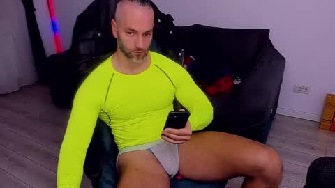 Snapshot of marismuscle chatting on December 2024 07:13:02 AM MarisMuscle online show from December 2024 07:13:02 AM