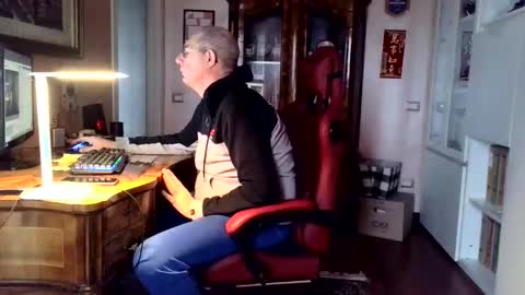 markmarkmark00 online show from February 2026 07:18:02 AM