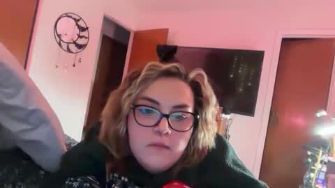 maroon_moon online show from November 2025 12:10:02 AM