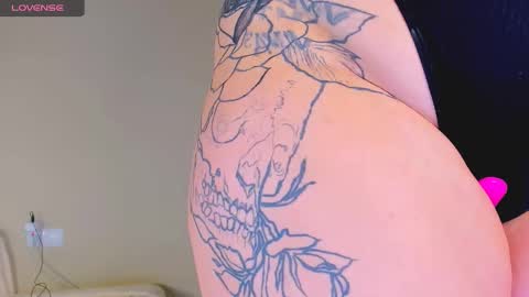 Mari online show from October 2025 04:22:01 AM