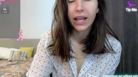 Snapshot of marrycolins chatting on September 2025 04:01:02 AM marrycolins online show from September 2025 04:01:02 AM