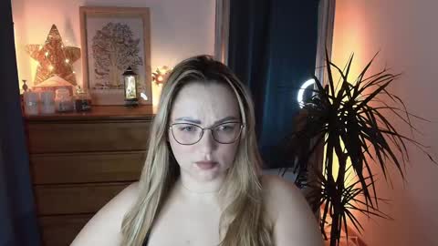 Maria  online broadcast from Tuesday to Suturday from 6 pm to 12 pm Germany time Sunday-Monday offline online show from February 2025 10:21:01 PM