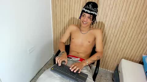 Snapshot of marshall_spencer chatting on October 2025 12:58:01 PM MARSHALL online show from October 2025 12:58:01 PM