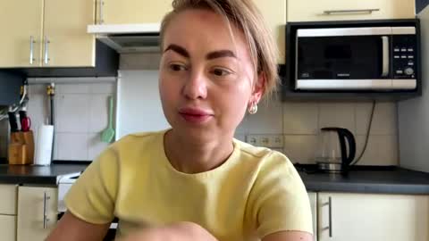 Snapshot of martaluna_ chatting on June 2026 07:16:02 AM Marta online show from June 2026 07:16:02 AM