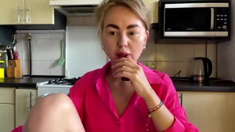 Snapshot of martaluna_ chatting on July 2026 10:24:01 AM Marta online show from July 2026 10:24:01 AM