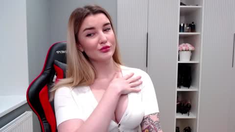 Marti online show from March 2025 09:37:01 PM