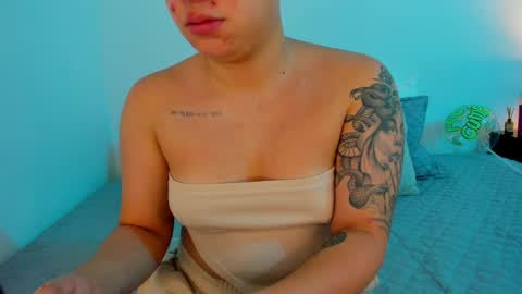 C A R O L I N A  online show from April 2026 10:53:02 AM