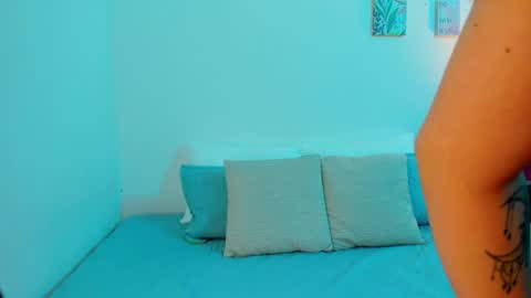 C A R O L I N A  online show from April 2026 10:51:01 AM