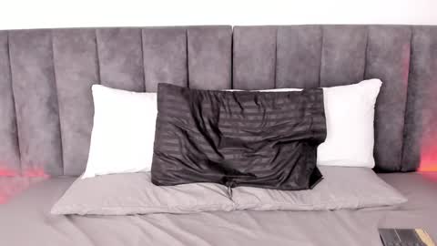 Laura online show from January 2025 08:29:01 PM