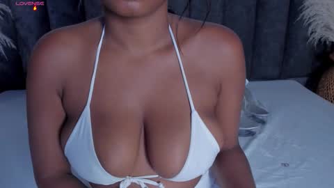 Laura online show from September 2025 04:12:01 AM