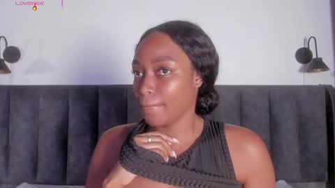 Laura online show from November 2025 07:54:01 PM