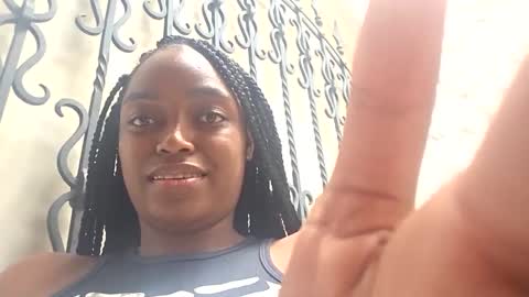 Laura online show from November 2025 06:45:02 PM