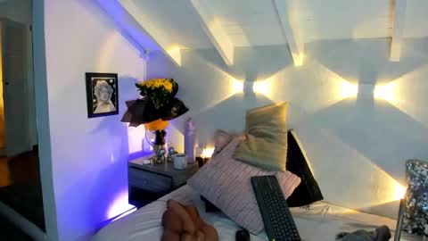 martina mIIler online show from February 2026 12:28:02 PM