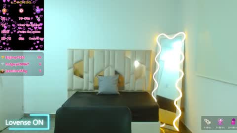 Snapshot of martina_tay chatting on December 2024 09:17:02 AM Hey im martina online show from December 2024 09:17:02 AM