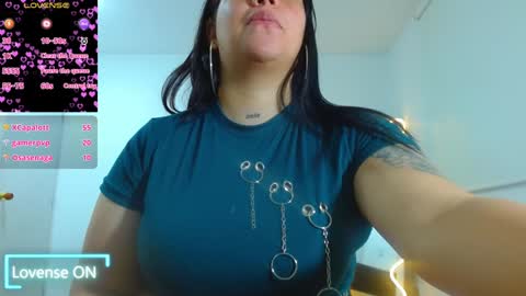 Snapshot of martina_tay chatting on January 2025 06:17:01 AM Hey im martina online show from January 2025 06:17:01 AM