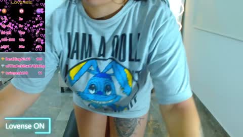 Snapshot of martina_tay chatting on January 2025 09:15:01 AM Hey im martina online show from January 2025 09:15:01 AM