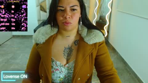 Snapshot of martina_tay chatting on January 2025 03:22:01 AM Hey im martina online show from January 2025 03:22:01 AM