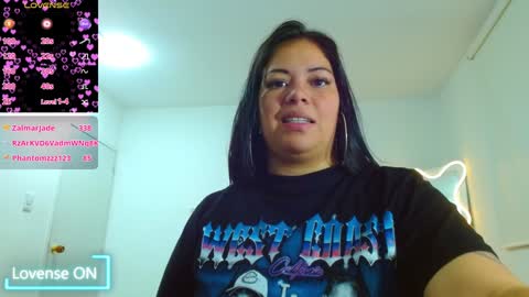 Snapshot of martina_tay chatting on February 2025 07:47:01 AM Hey im martina online show from February 2025 07:47:01 AM