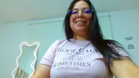 Snapshot of martina_tay chatting on March 2025 06:17:02 AM Hey im martina online show from March 2025 06:17:02 AM