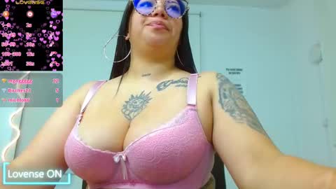 Snapshot of martina_tay chatting on March 2025 09:12:02 AM Hey im martina online show from March 2025 09:12:02 AM