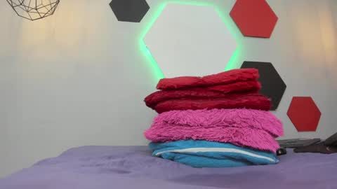 Snapshot of martinaclark chatting on January 2025 01:05:02 PM Martina online show from January 2025 01:05:02 PM