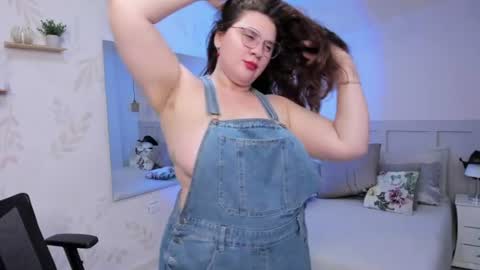 Snapshot of martinaguzmann chatting on June 2026 02:24:02 AM Martina online show from June 2026 02:24:02 AM