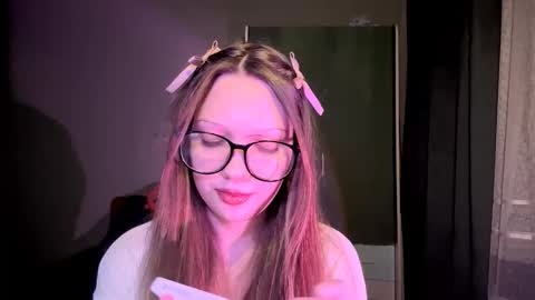 Emily online show from November 2025 07:46:01 PM