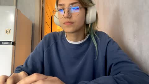 Kira online show from September 2025 12:06:01 PM