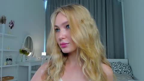 Snapshot of maryjamio chatting on September 2025 09:10:02 AM Hannah 3 online show from September 2025 09:10:02 AM