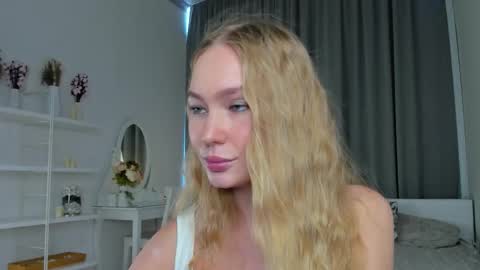 Hannah 3 online show from September 2025 09:11:02 AM