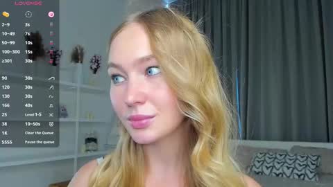 Hannah 3 online show from September 2025 09:34:02 AM